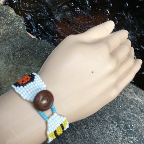 VINTAGE AMERICAN INDIAN SEED BEAD BRACELET - Picture 4 of 4